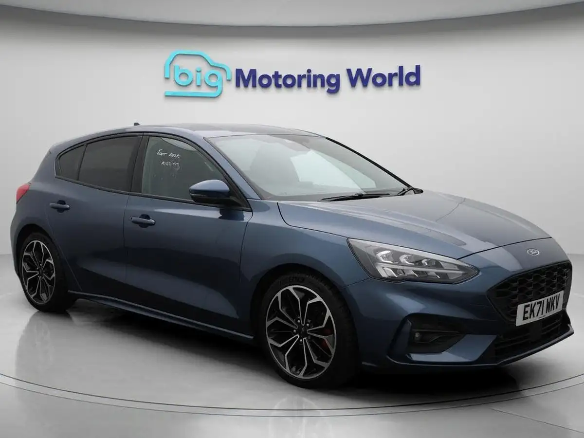 2020-ford-focus-15-st-line-x-hatchback-big-0