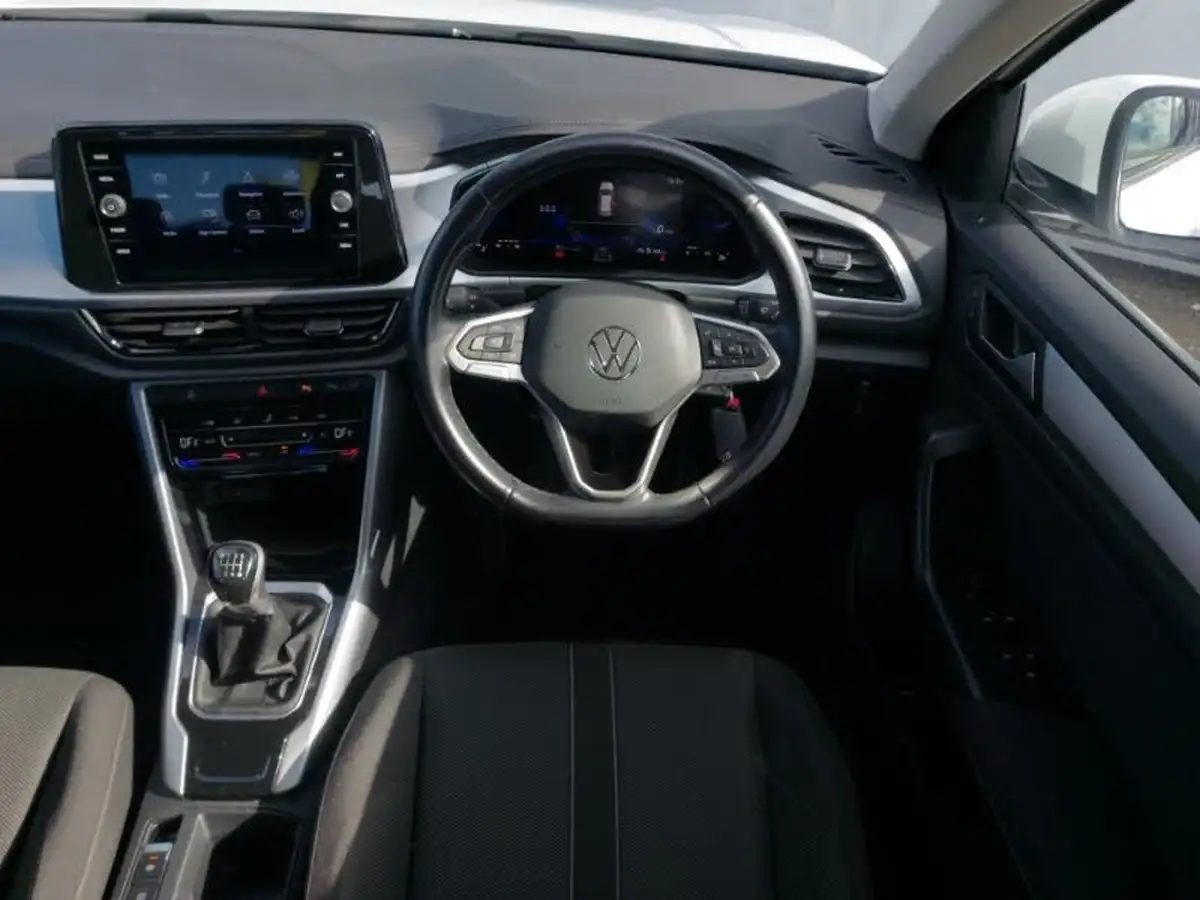 2022-volkswagen-t-roc-10-tsi-life-big-10