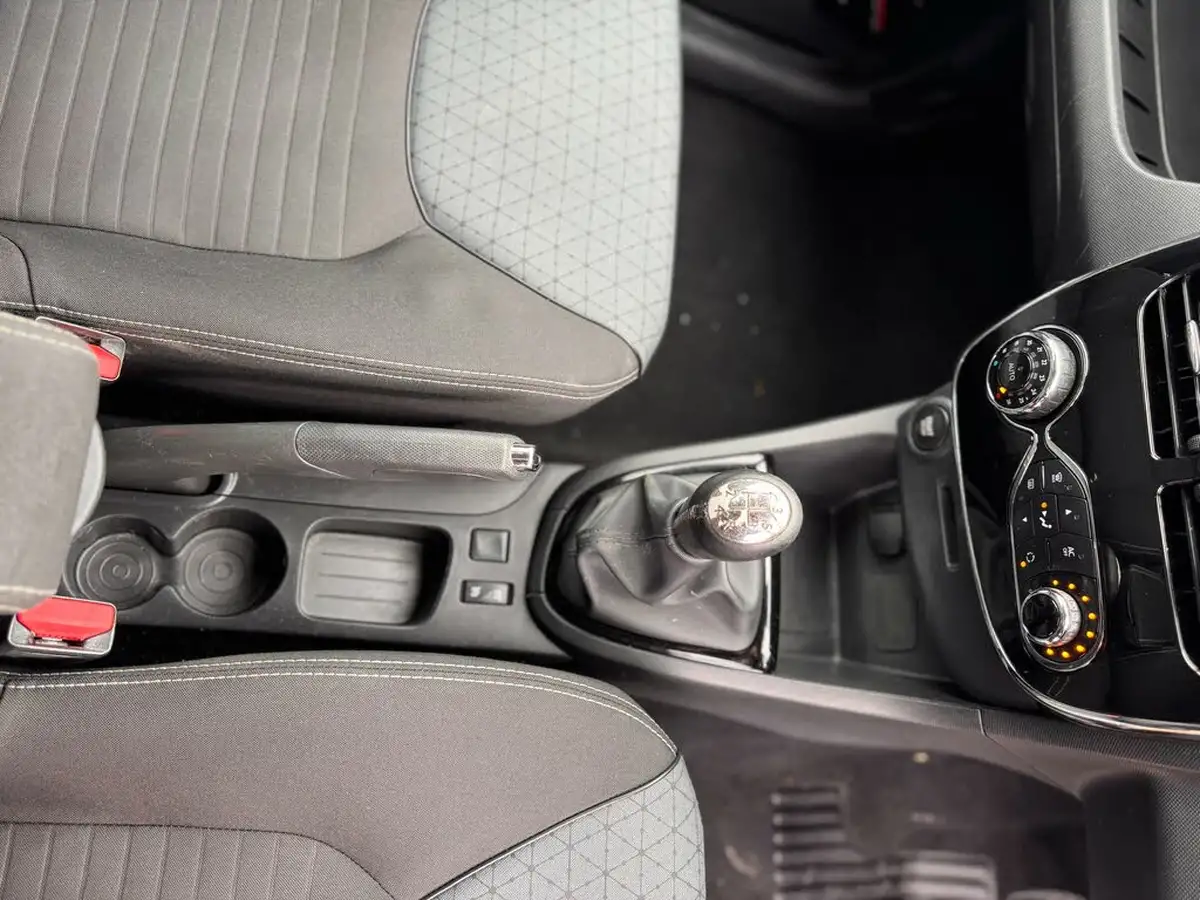 2013-renault-clio-15dci-dynamique-s-medianavss-big-31