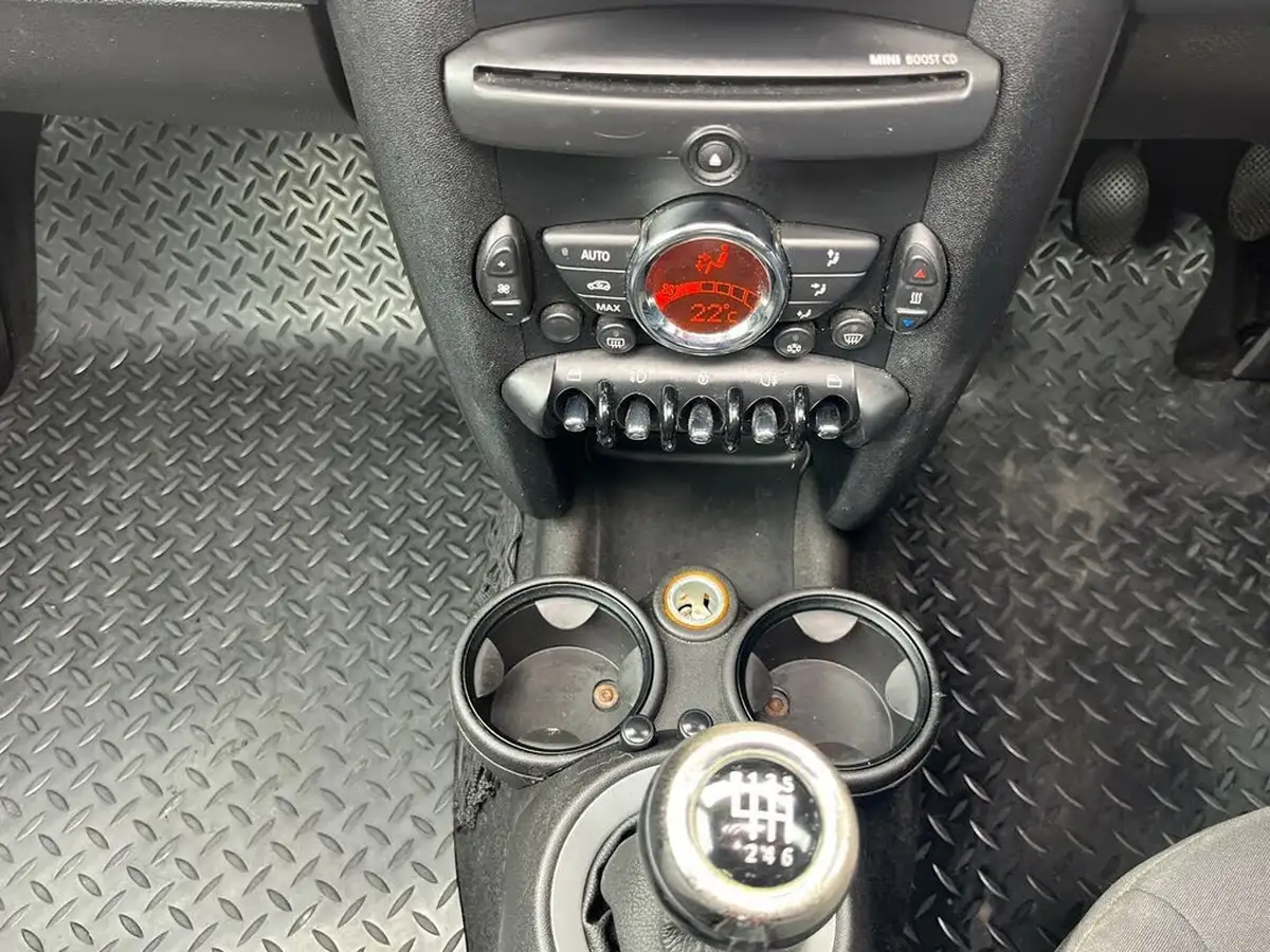 2010-mini-cooper-16-one-98bhp-hatchback-3d-big-10