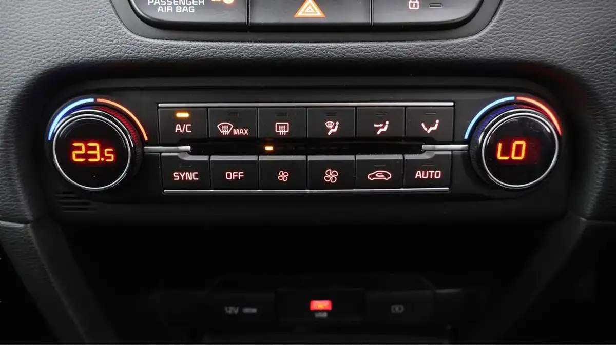 2022-kia-ceed-15-t-gdi-3-sportswagon-big-12