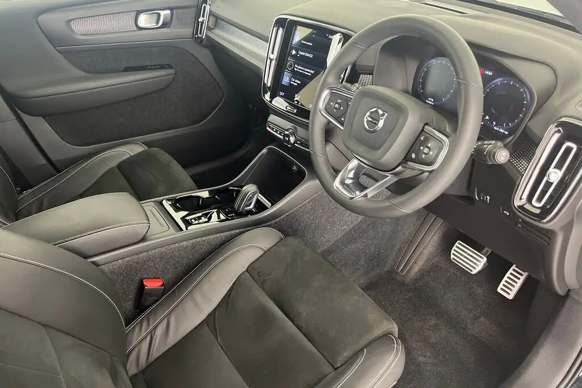 2022-volvo-xc40-15-t3-r-design-auto-big-9