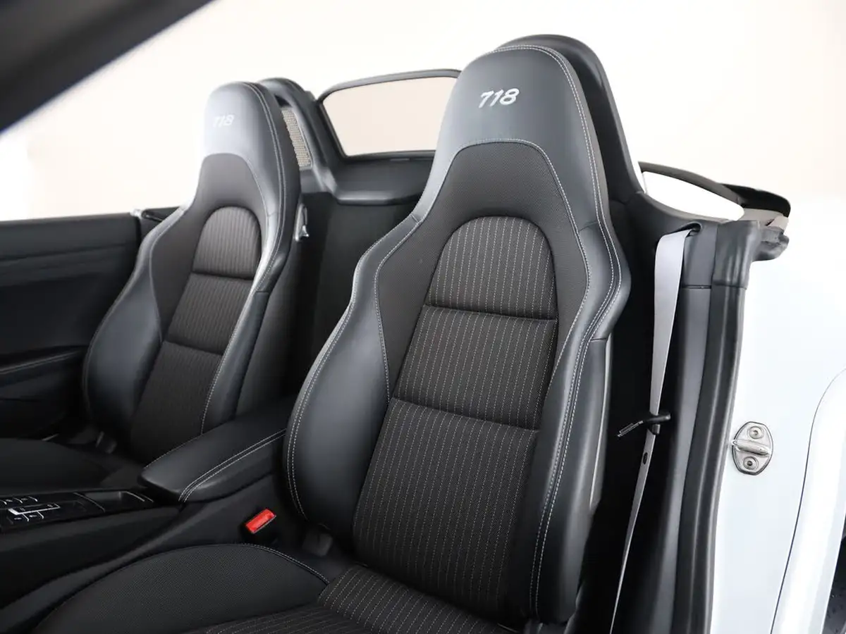 2020-porsche-boxster-718-20-boxster-t-pdk-big-12