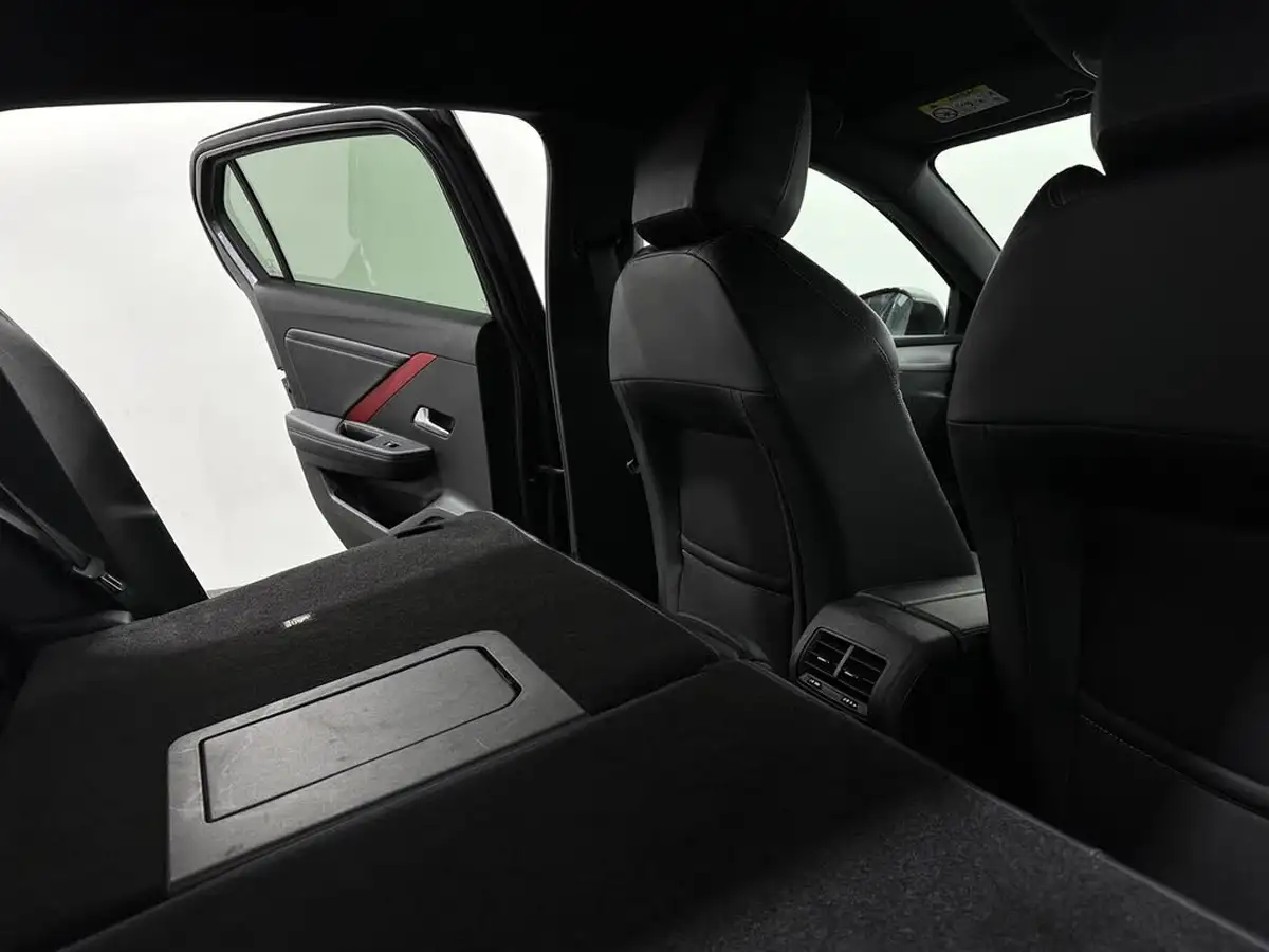 2022-vauxhall-astra-12-turbo-gs-line-hatchback-big-48