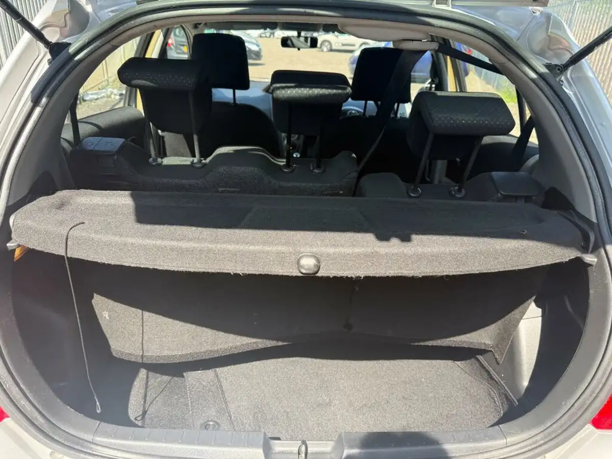 2011-toyota-yaris-133-t-spirit-vvt-i-101bhp-5d-big-23