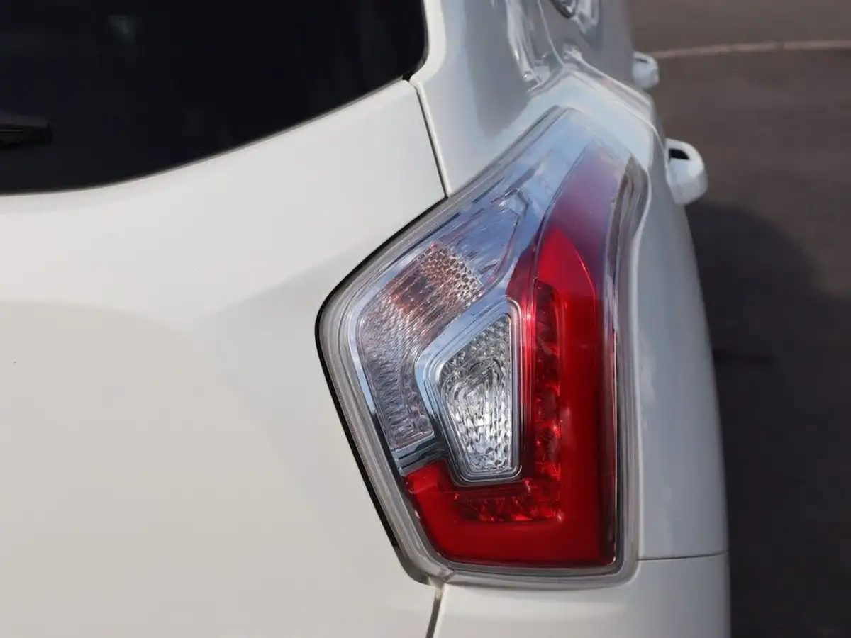 2015-kgm-ssangyong-tivoli-16-elx-big-17