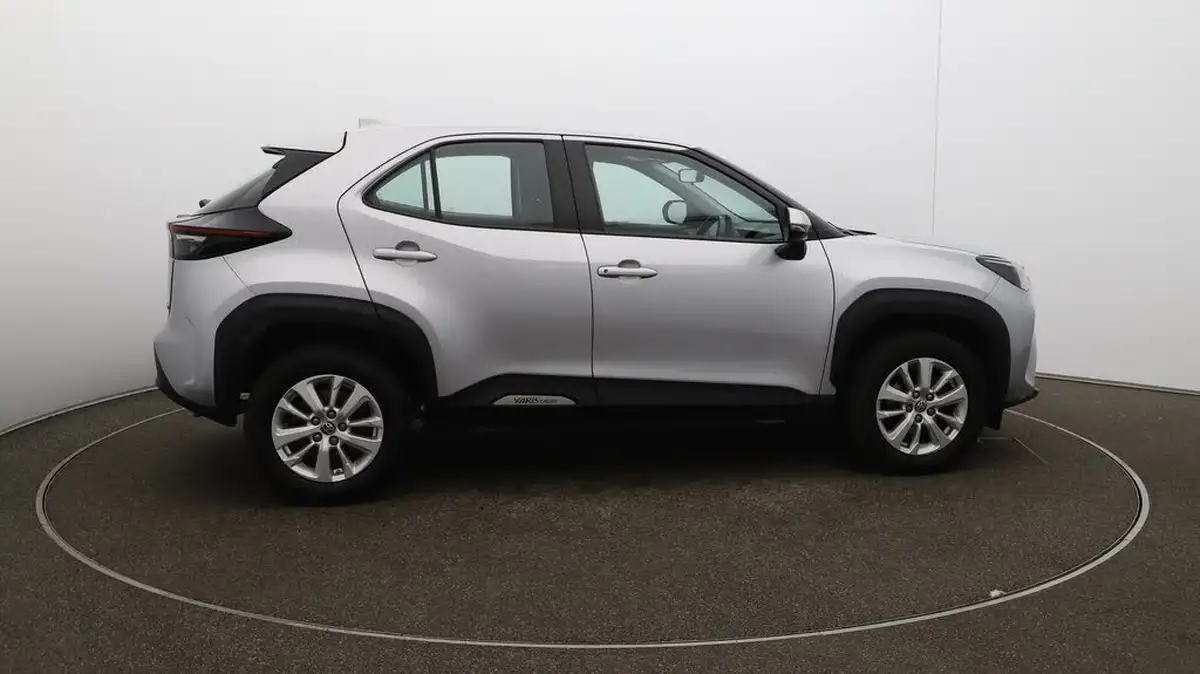 2022-toyota-yaris-cross-15-vvt-i-icon-big-42