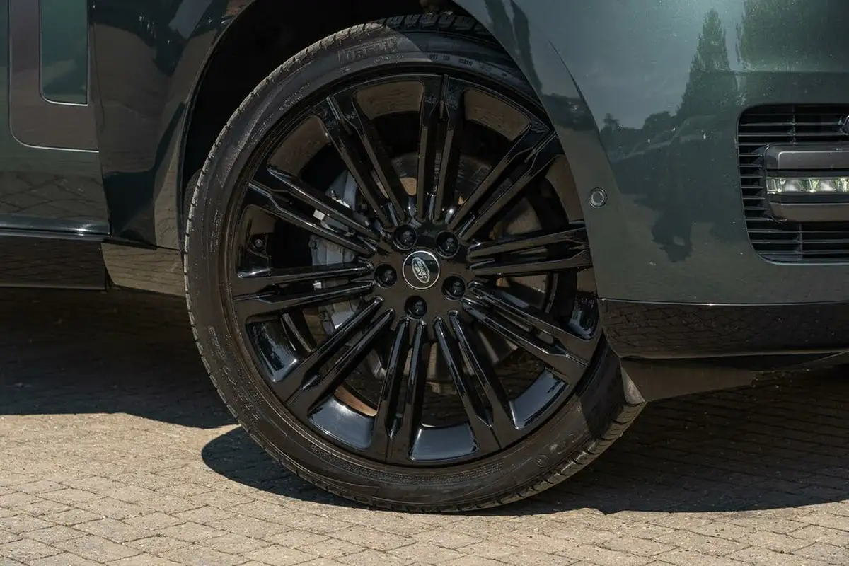 2023-land-rover-range-rover-30-d300-se-big-1