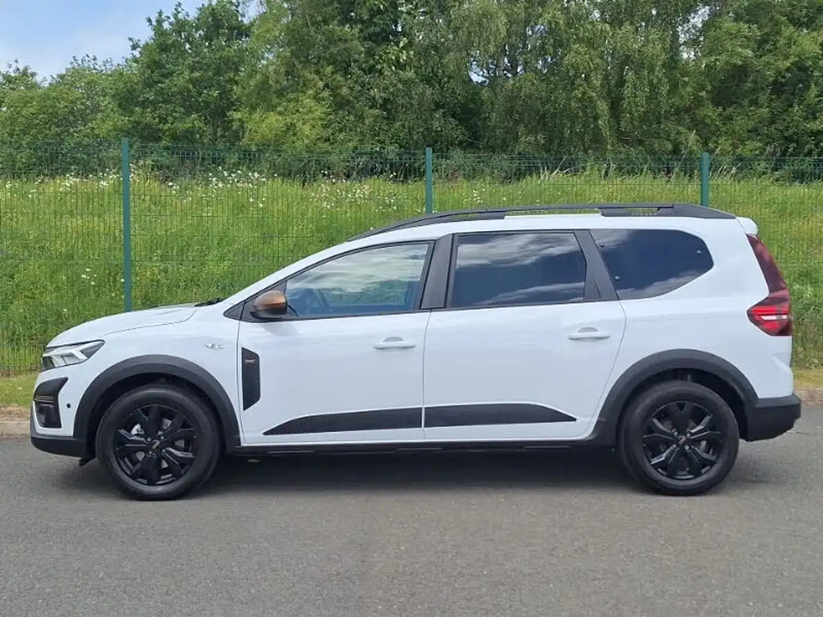2024-dacia-jogger-16-tce-extreme-big-3
