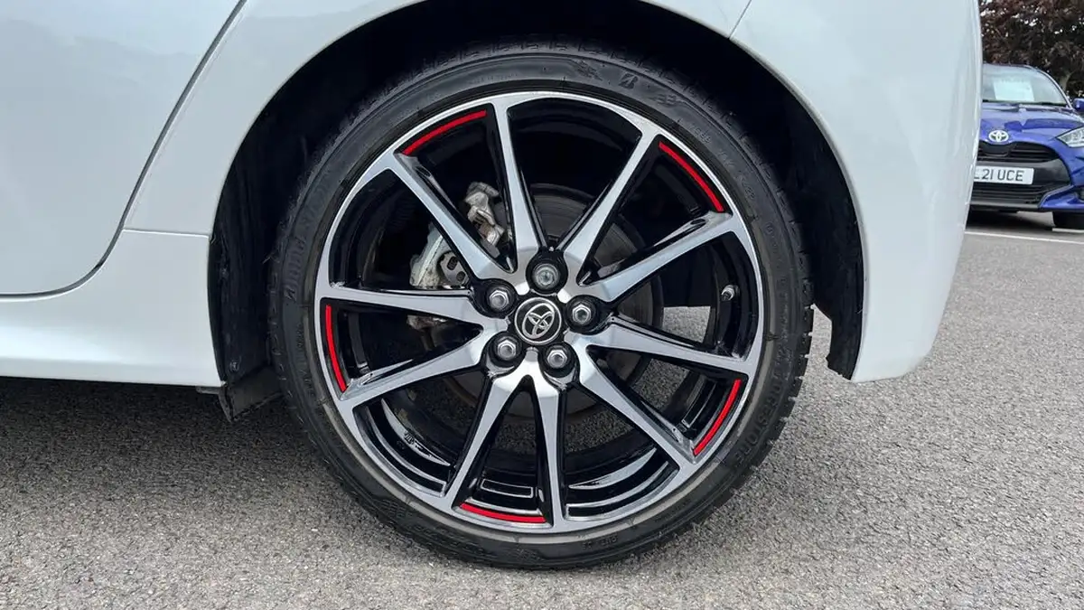 2022-toyota-yaris-15-vvt-i-gr-sport-big-28