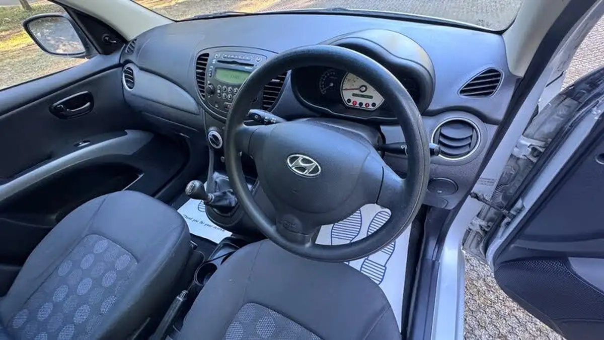 2010-hyundai-i10-12-classic-big-11