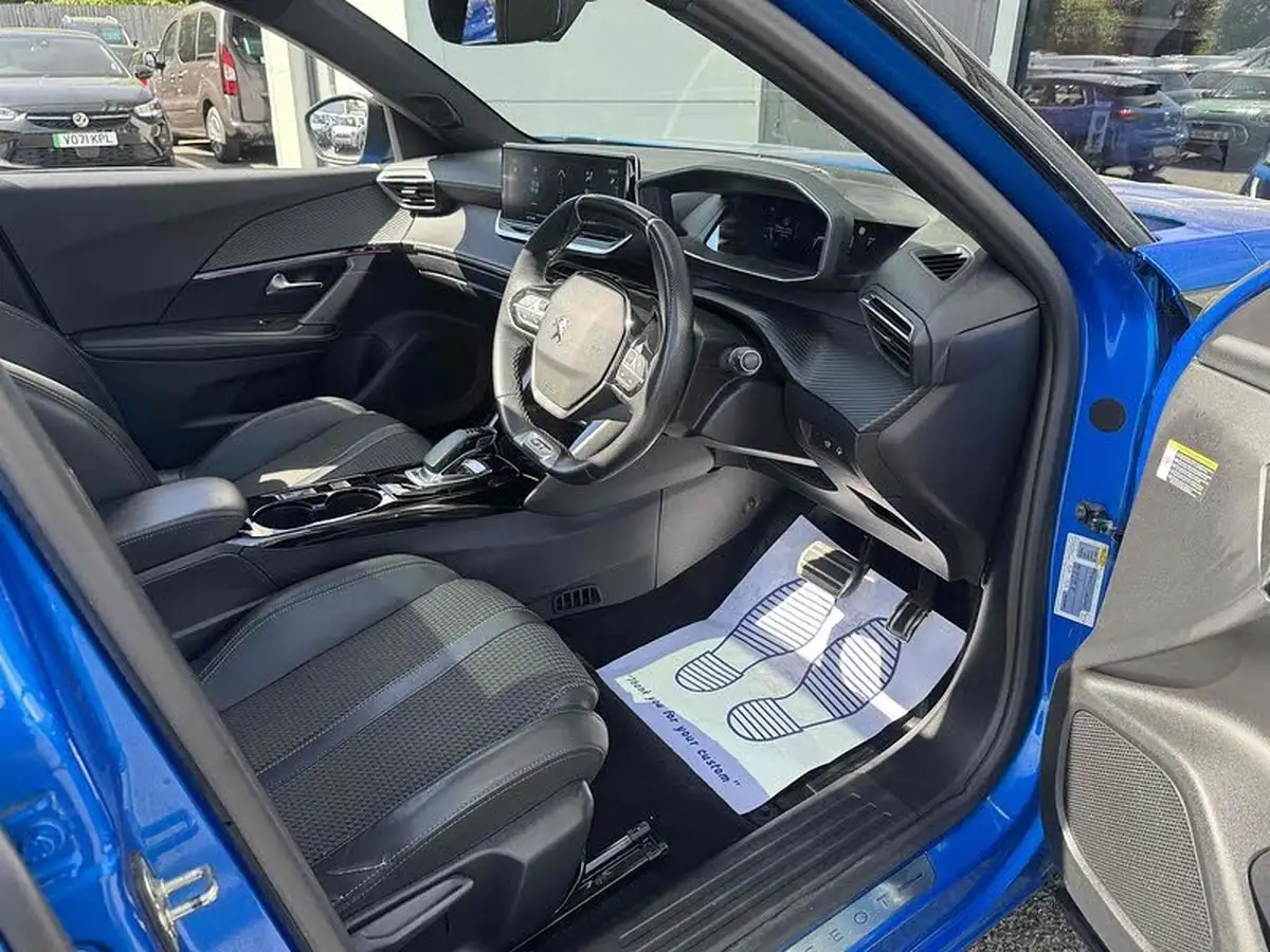 2021-peugeot-2008-suv-e-gt-big-21