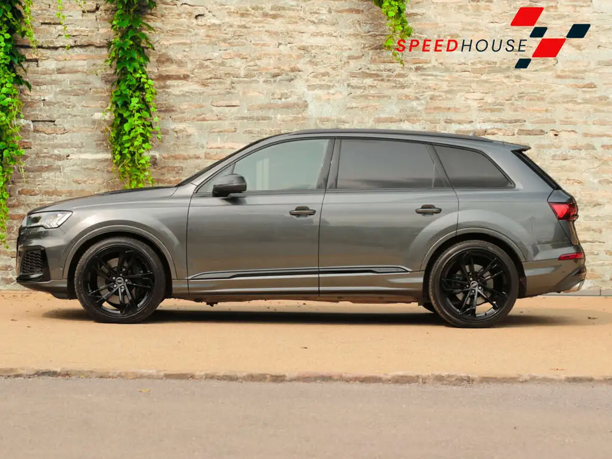 2022-audi-sq7-40-tfsi-black-edition-big-3