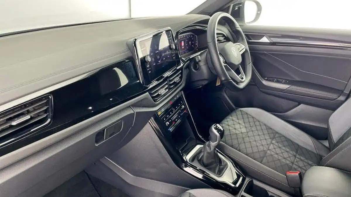2022-volkswagen-t-roc-15-tsi-r-line-hatchback-5d-big-1
