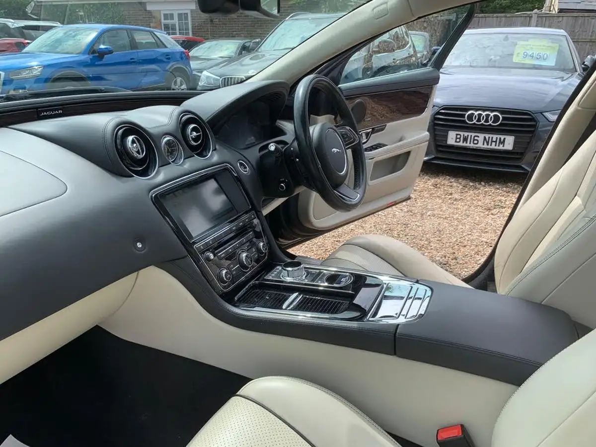 2015-jaguar-xj-series-30td-xj-portfolio-swb-auto-big-37