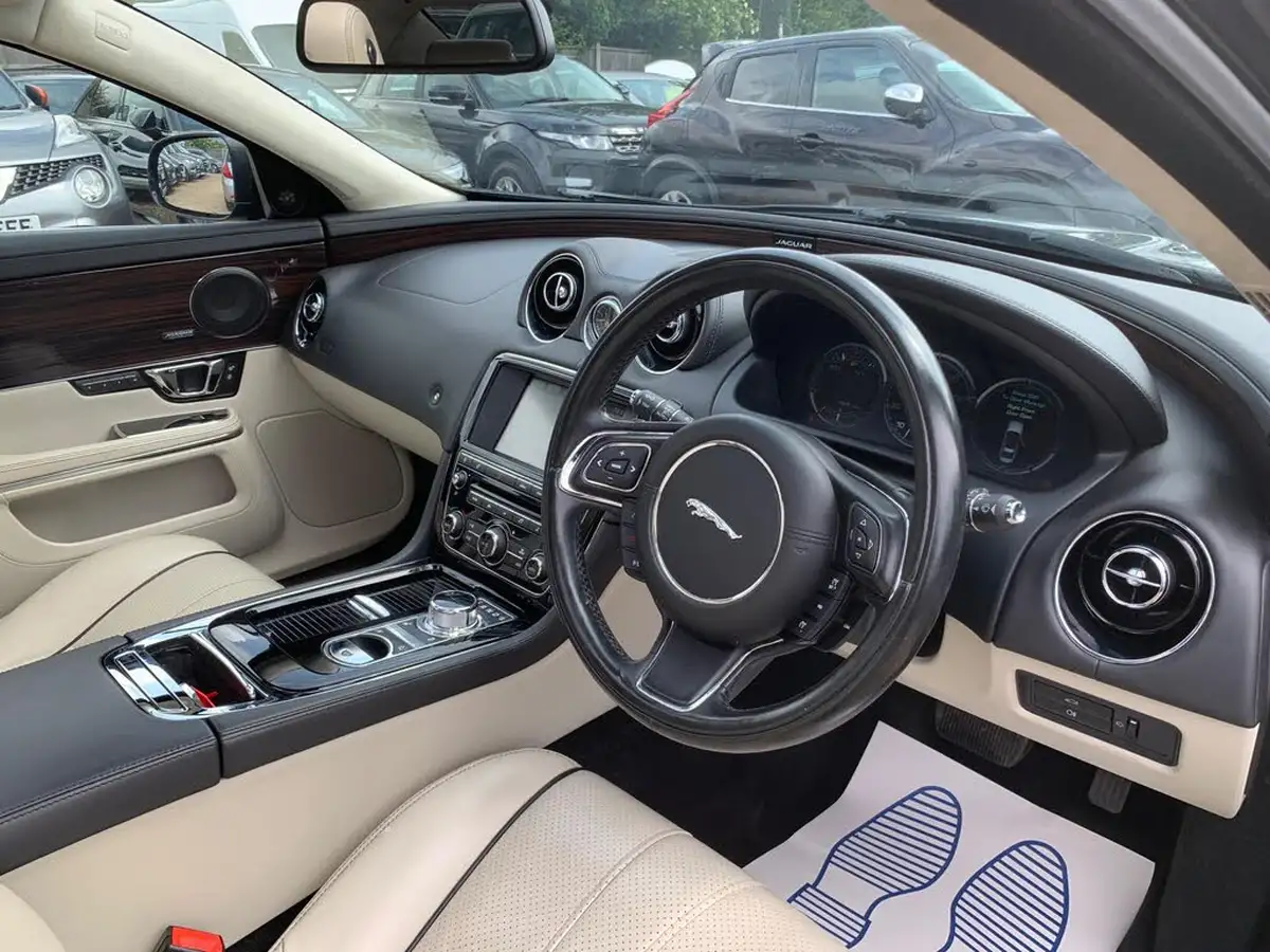 2015-jaguar-xj-series-30td-xj-portfolio-swb-auto-big-13