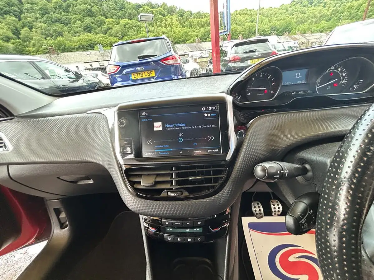 2017-peugeot-208-16bluehdi-gt-line-120bhp-ss-5d-big-23