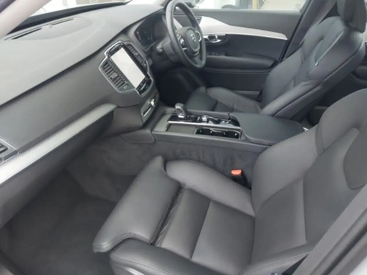 2024-volvo-xc90-20-b5-core-big-4