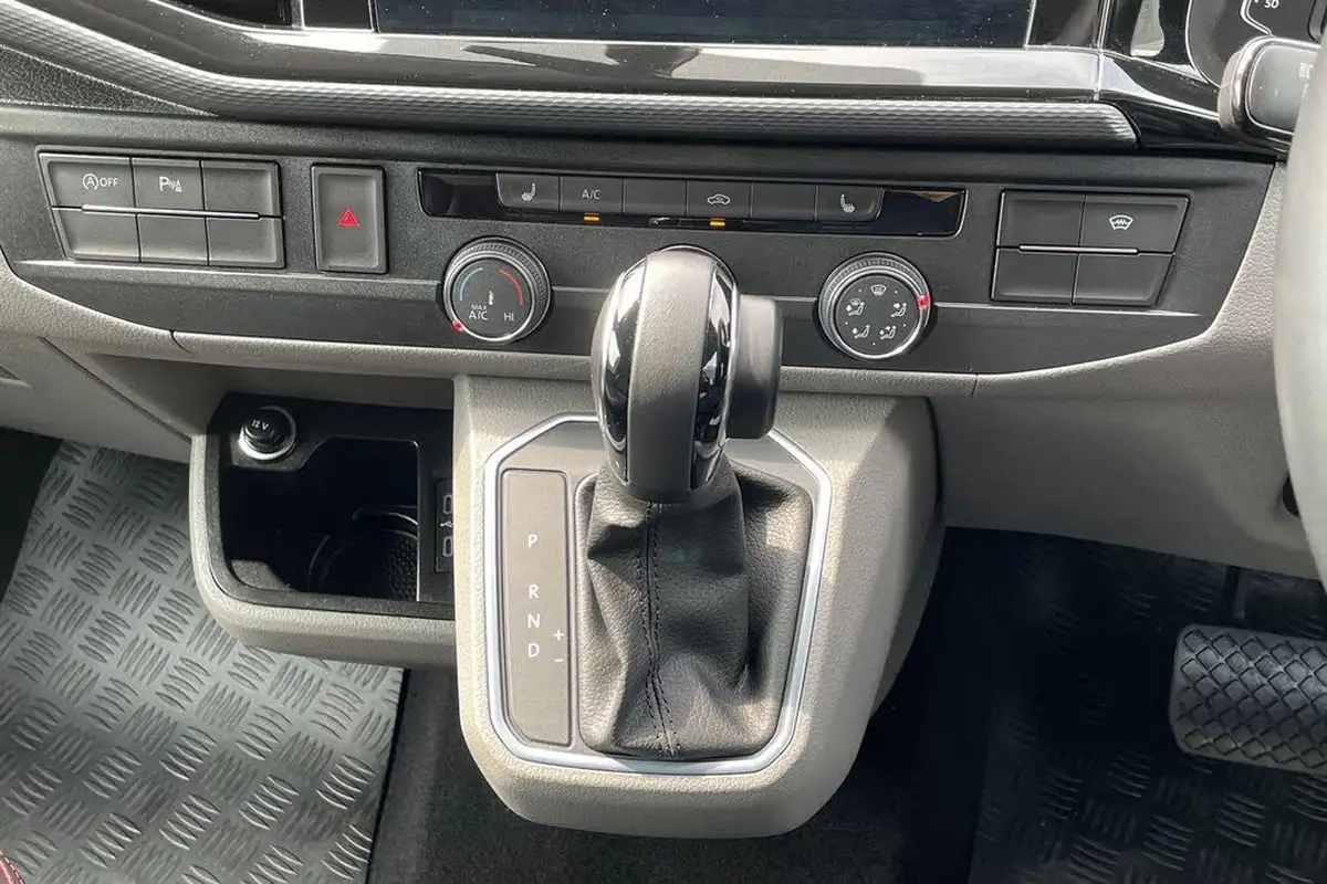 2024-volkswagen-transporter-20bitdi-t32-sportline-bmt-swb-panel-van-big-13