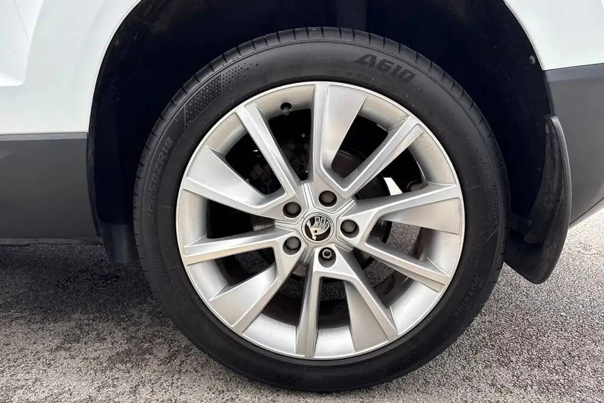 2020-skoda-karoq-15-tsi-se-l-big-23