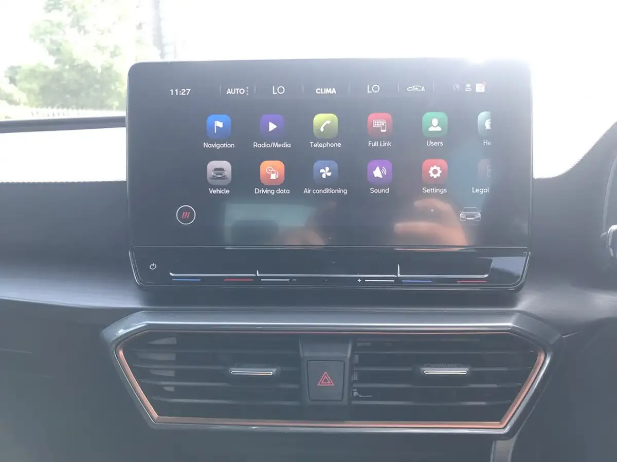2022-cupra-leon-nf-20-tsi-vz1-big-15