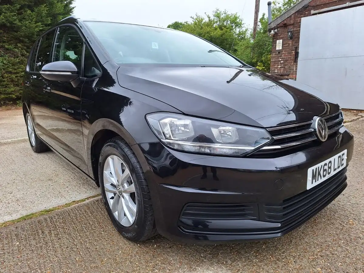 2018-volkswagen-touran-16tdi-se-family-big-0