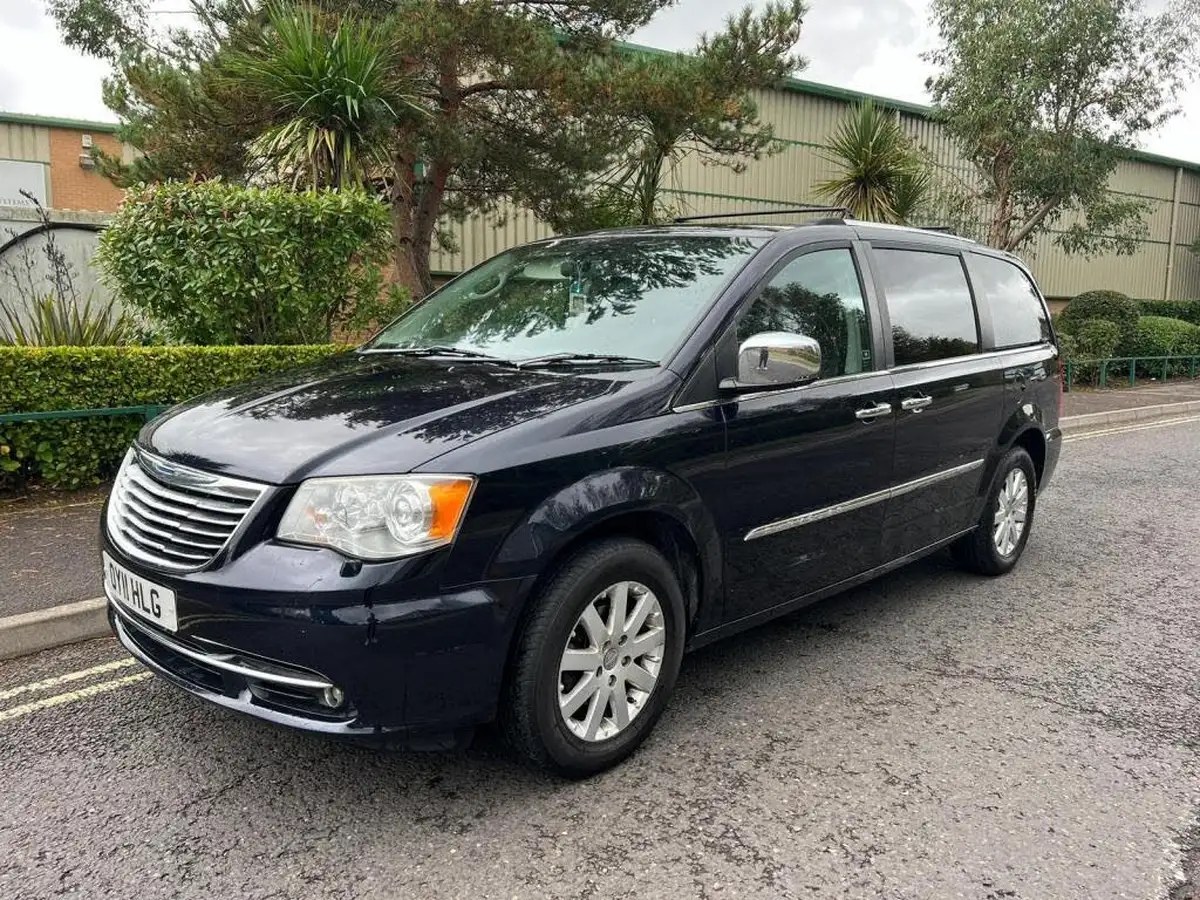 2011-chrysler-grand-voyager-28td-limited-2777cc-big-5