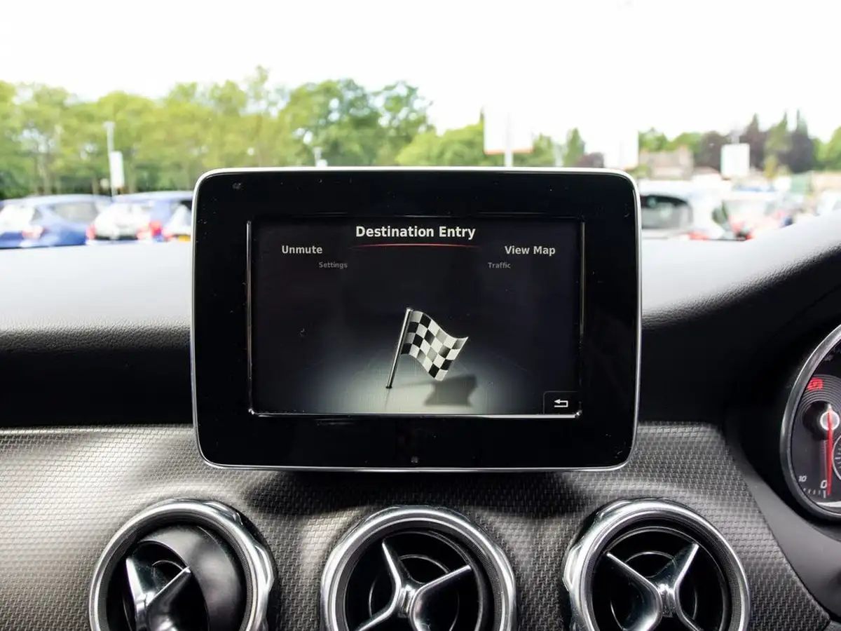 2017-mercedes-benz-gla-class-16-gla-200-se-executive-big-27
