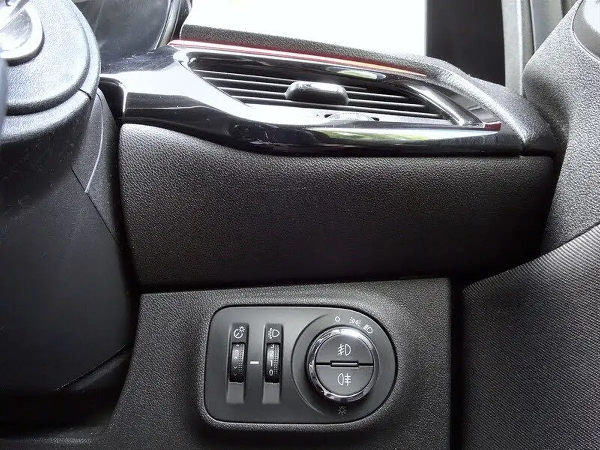 2015-vauxhall-corsa-12-limited-edition-3d-big-26