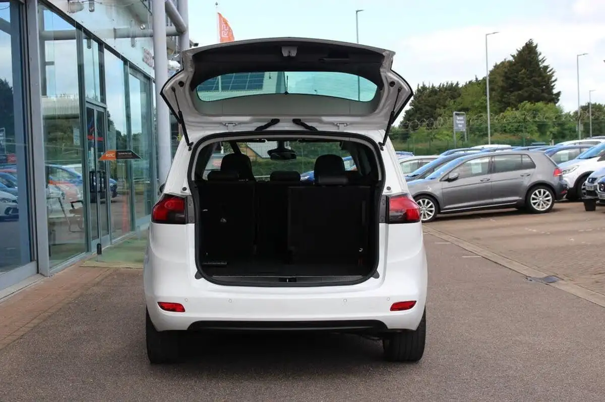 2015-vauxhall-zafira-tourer-16cdti-elite-big-7