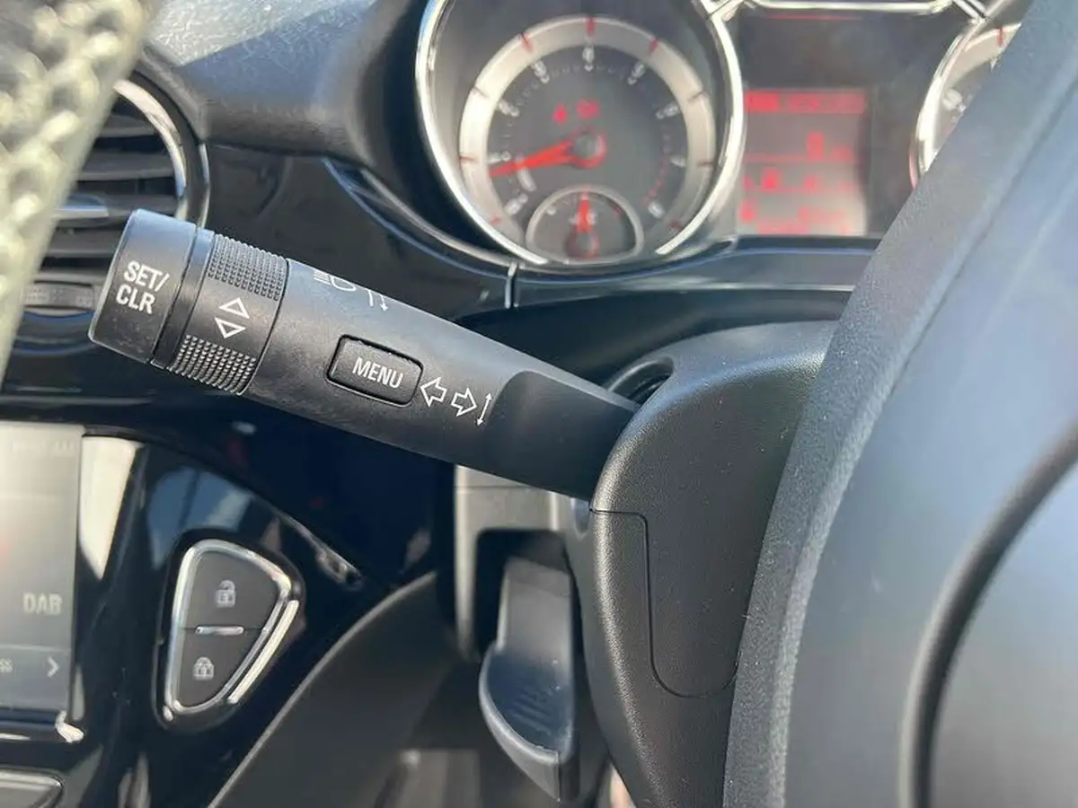 2017-vauxhall-adam-12i-vvt-16v-energised-big-28