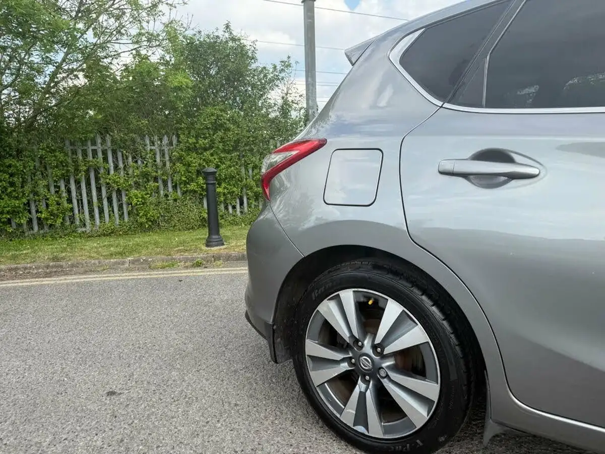 2015-nissan-pulsar-12-tekna-xtronic-big-9