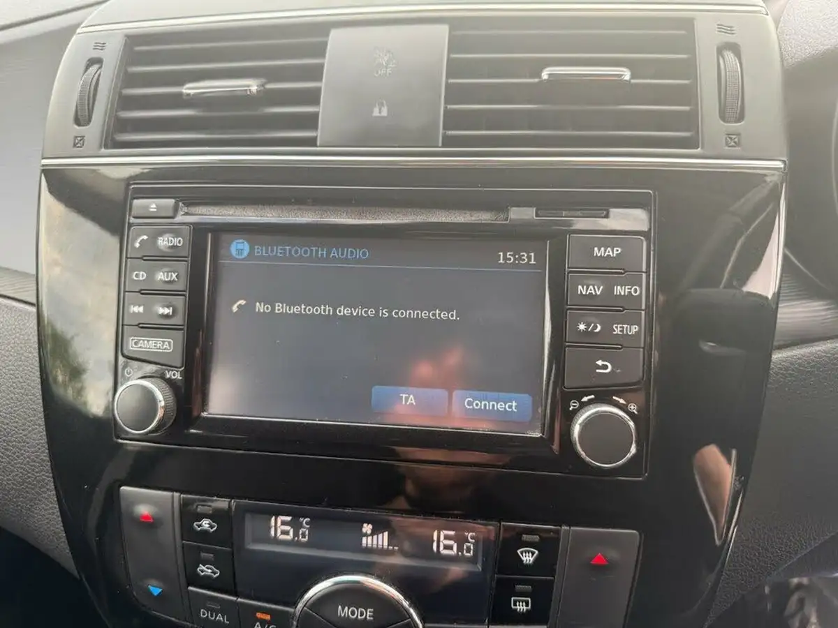 2015-nissan-pulsar-12-tekna-xtronic-big-33