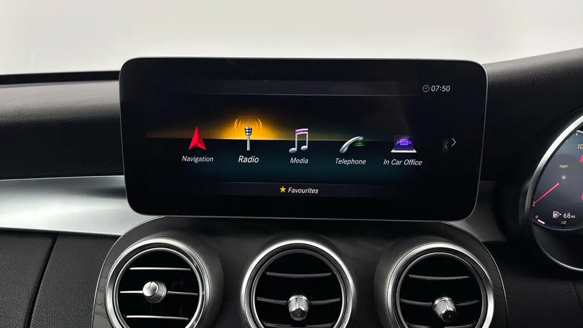 2020-mercedes-benz-c-class-15-c200-amg-line-premiumss-saloon-4d-big-11