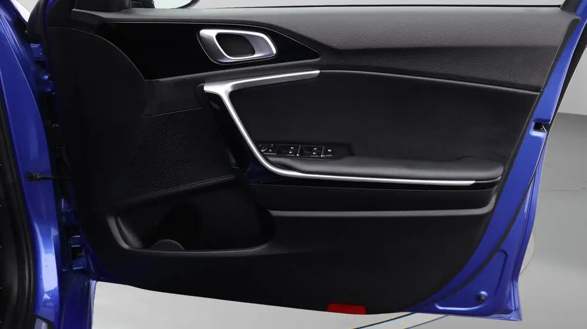 2022-kia-ceed-15-t-gdi-gt-line-big-15