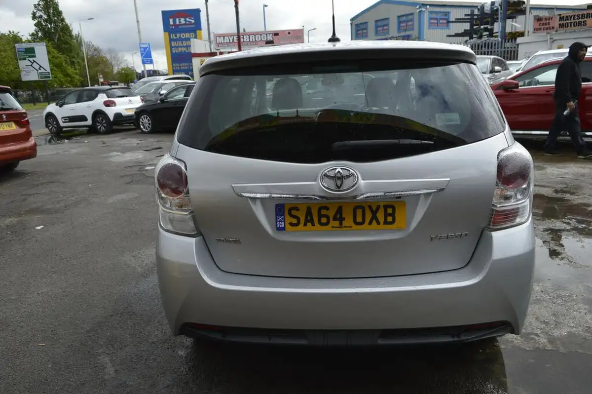 2014-toyota-verso-18-icon-7st-big-7