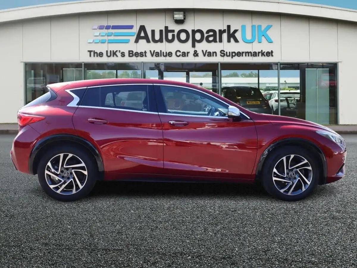 2019-infiniti-q30-16-luxe-156ps-city-black-dct-big-8