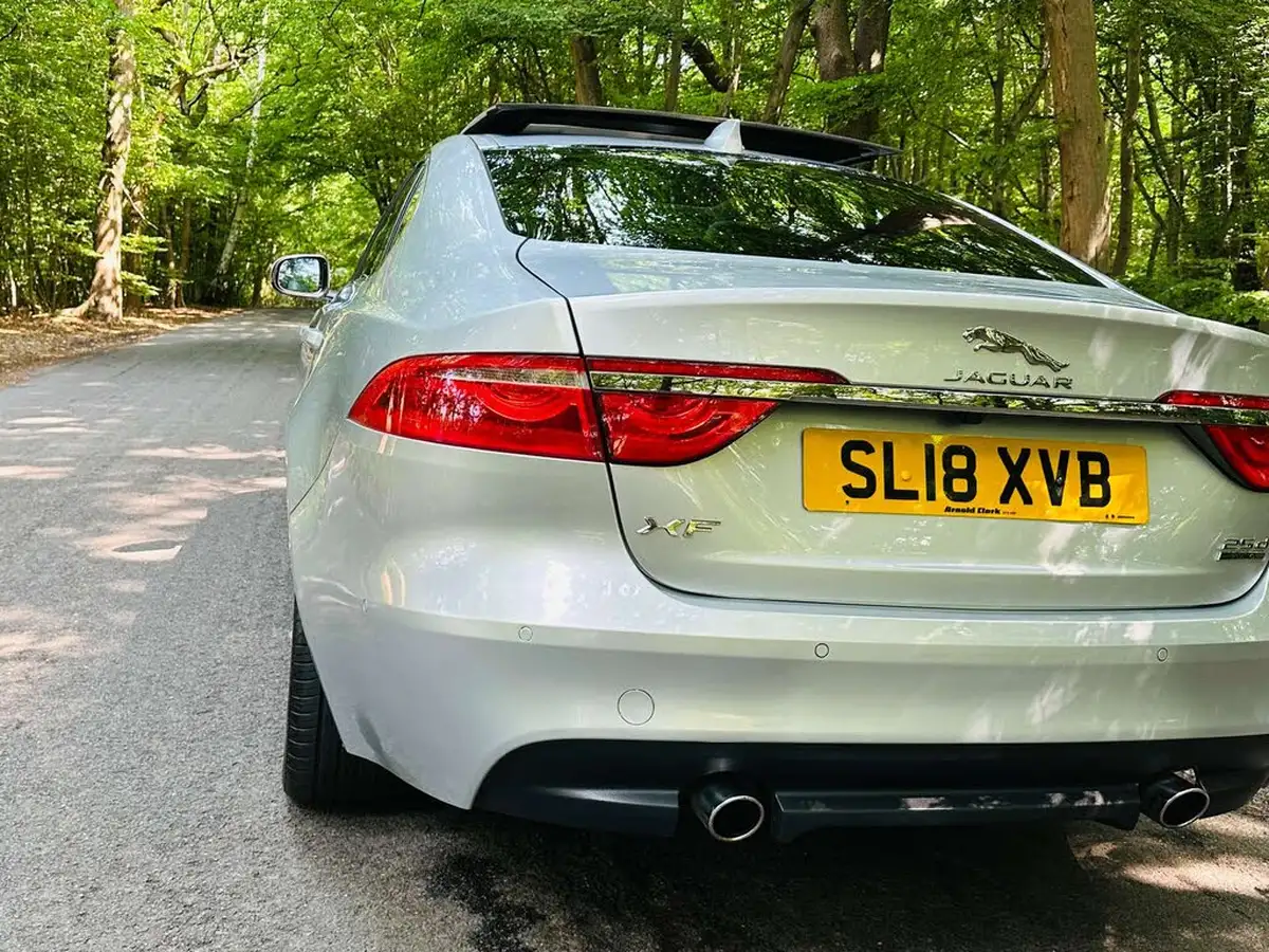2018-jaguar-xf-20td-portfolio-240ps-awd-saloon-4d-1998cc-auto-big-36