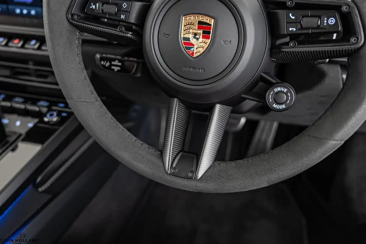 2022-porsche-911-30-targa-4-gts-pdk-big-32