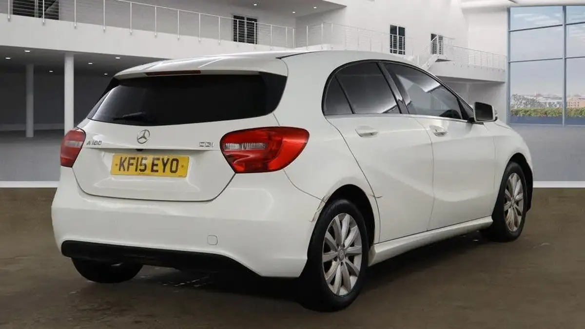 2015-mercedes-benz-a-class-15-cdi-a180-se-109bhp-e6-big-9