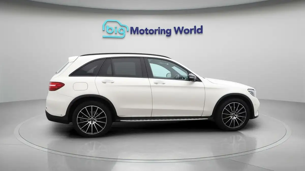 2019-mercedes-benz-glc-class-20-glc250-amg-line-premium-plusss-station-wagon-5d-big-8