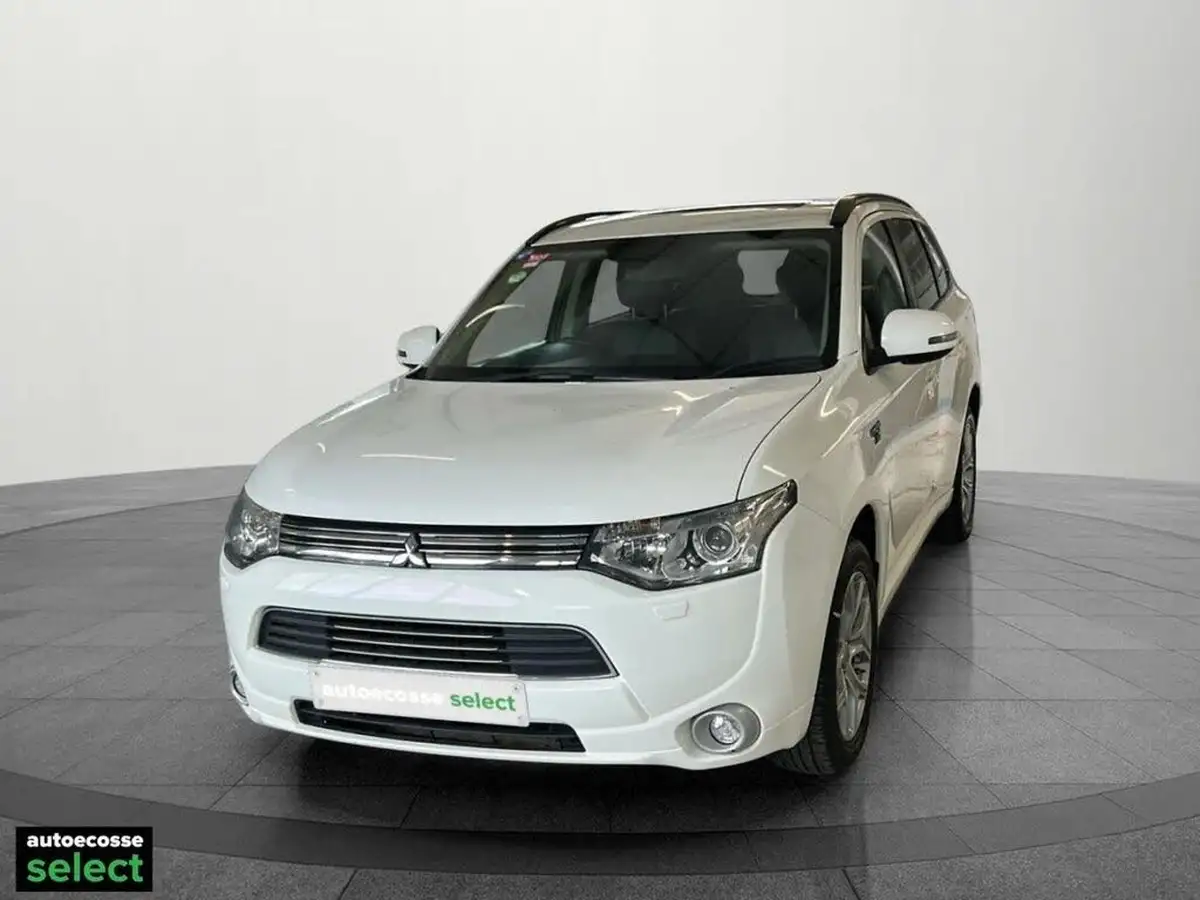 2015-mitsubishi-outlander-20-gx4h-phev-big-29