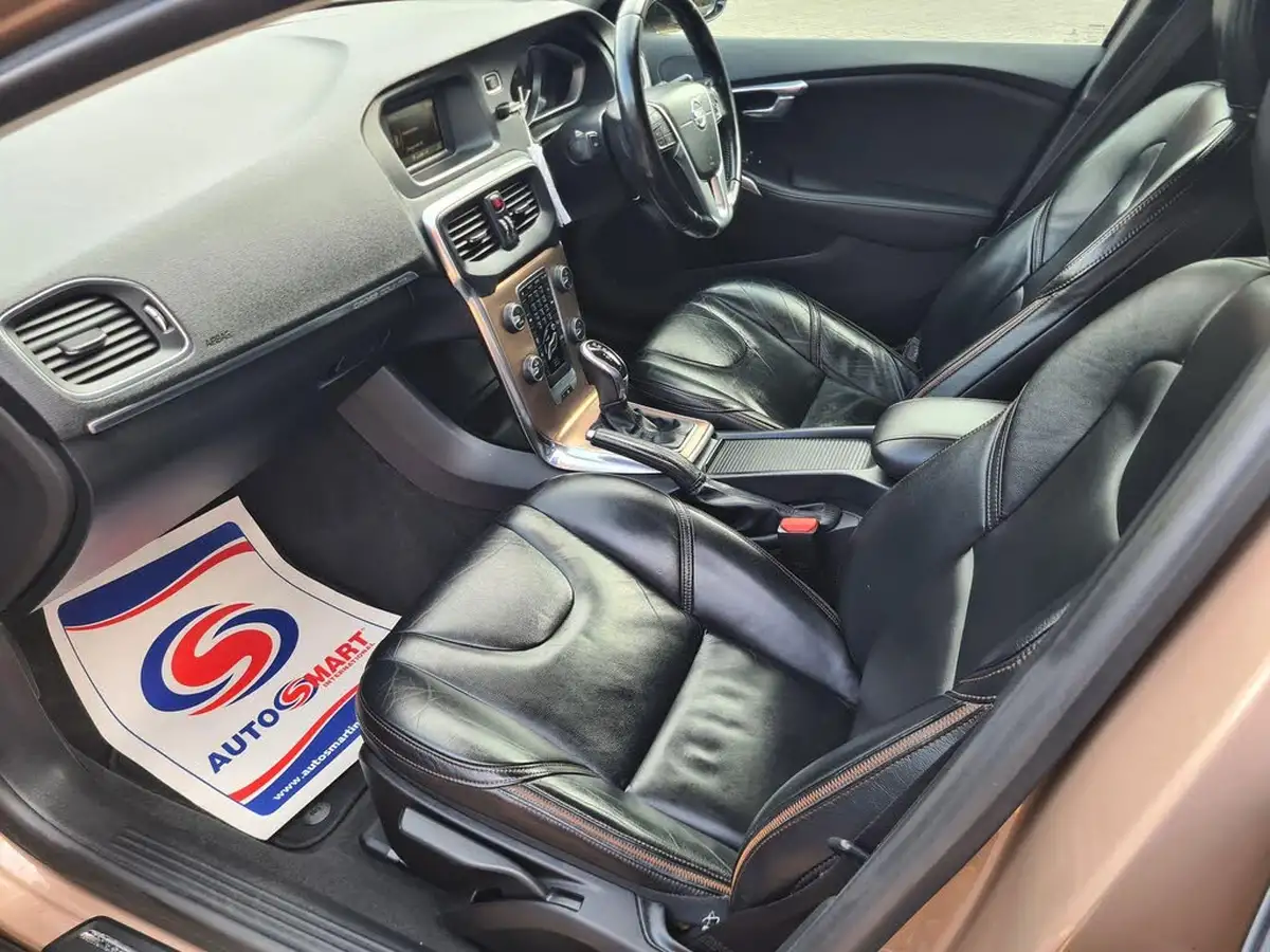 2013-volvo-v40-16td-d2-cross-country-lux-powershift-big-32