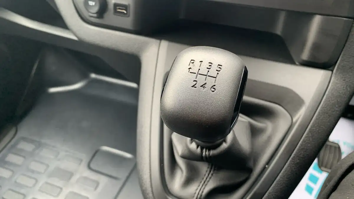 2023-peugeot-expert-15-bluehdi-professional-premium-standard-1000-big-36
