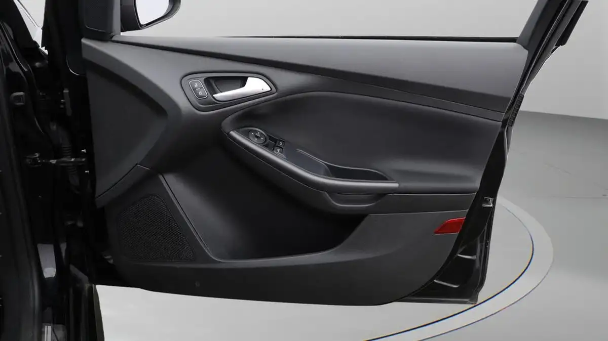 2018-ford-focus-10t-st-line-140ps-hatchback-big-15