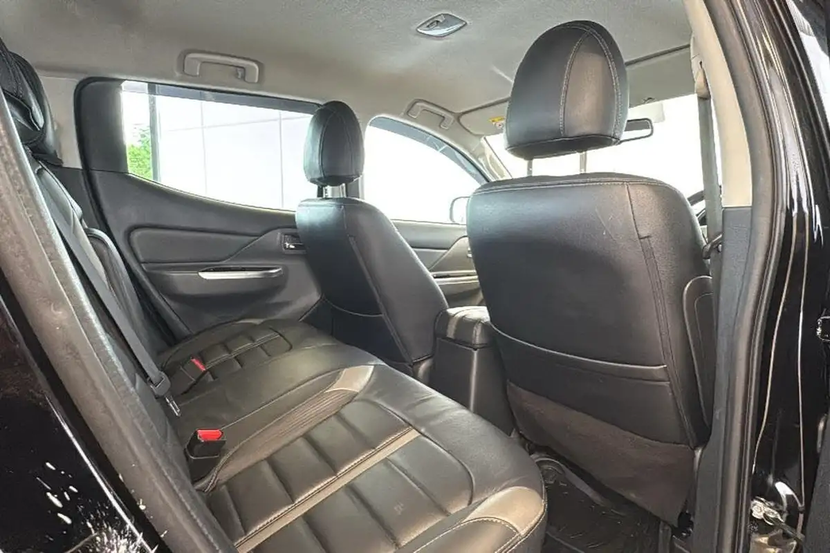 2019-mitsubishi-l200-24di-d-barbarian-eu6-big-24