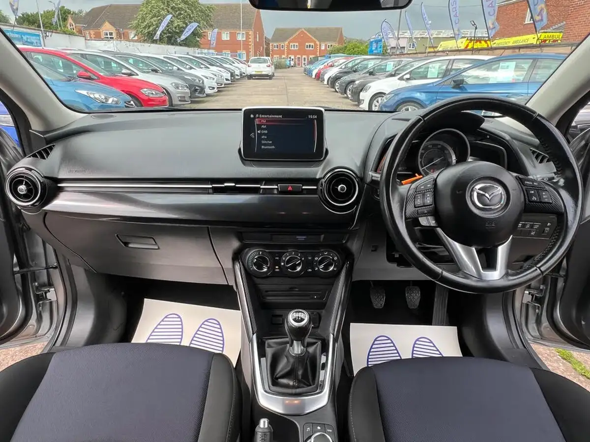 2016-mazda-mazda2-15-se-l-nav-big-1
