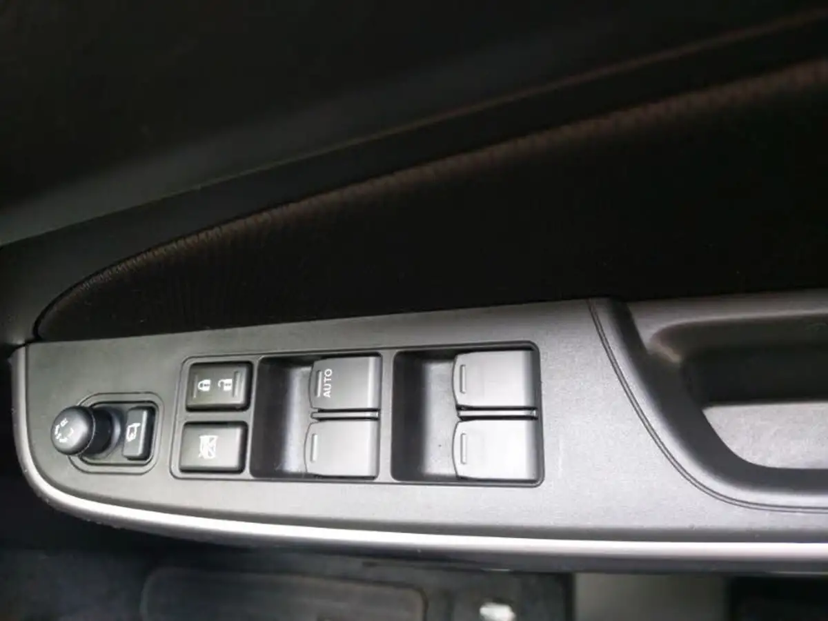 2022-suzuki-swift-12-dualjet-sz5-big-18