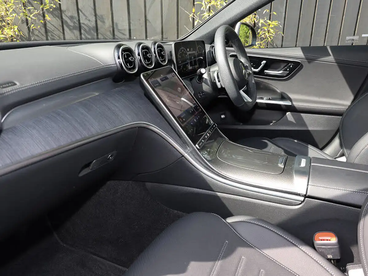 2024-mercedes-benz-c-class-20-c300-amg-line-premium-plus-259ps-saloon-4d-1999cc-big-2