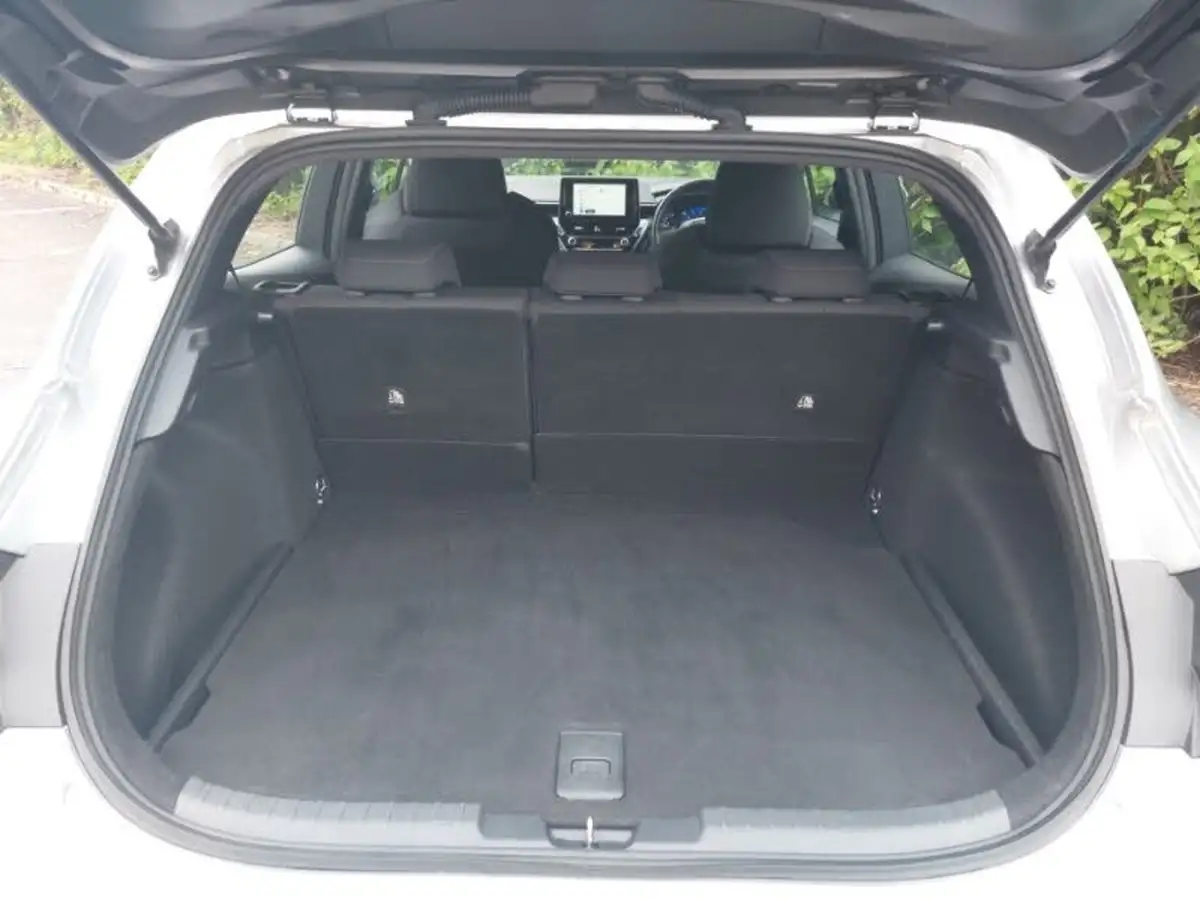2022-toyota-corolla-20-vvt-i-icon-tech-hatchback-big-7